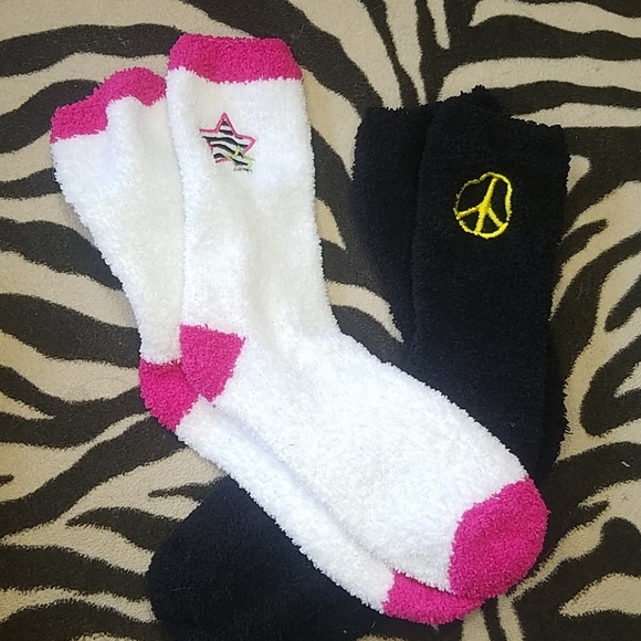 Set(2) Scene Fuzzy Socks - Picture 1 of 5